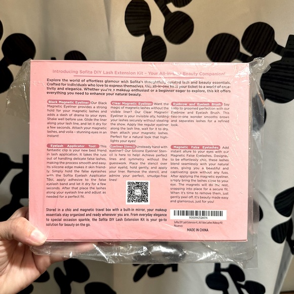 DIY Magnetic Lash Extension Kit. Liquid Eyeliner (Clear and Black) Eyelashes - Picture 8 of 9